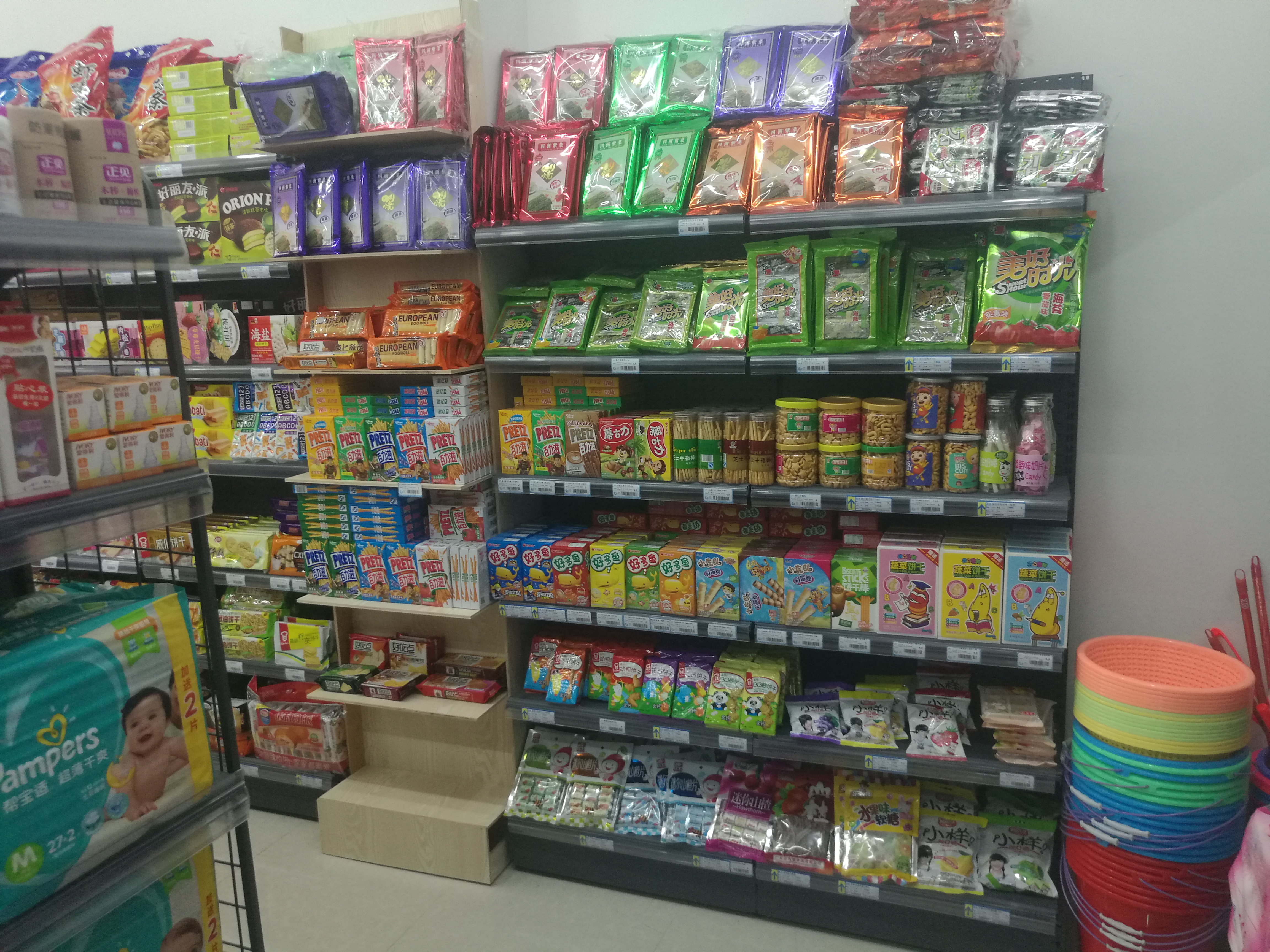 商場(chǎng)貨架圖片/商場(chǎng)貨架樣板圖 (2)