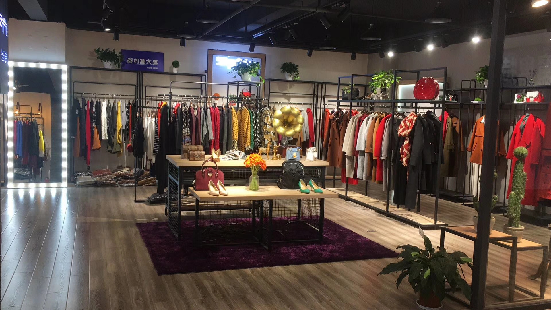 昆明開一個(gè)服裝店需要多少錢/想做沒有庫存的服裝批發(fā)加盟芝麻e柜