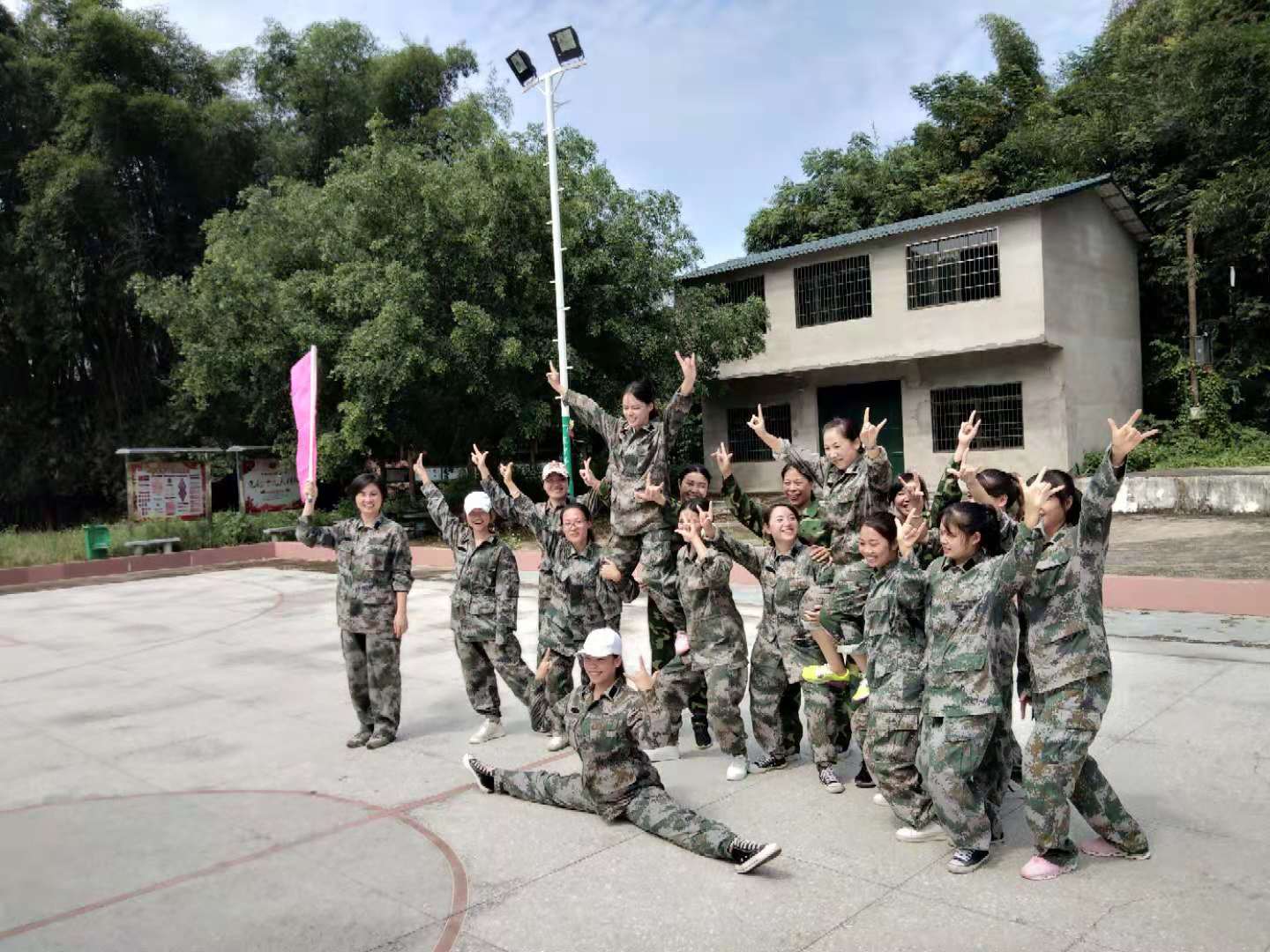 柳州青少年戶外培訓(xùn)，親子游，軍訓(xùn)圖片/柳州青少年戶外培訓(xùn)，親子游，軍訓(xùn)樣板圖 (1)