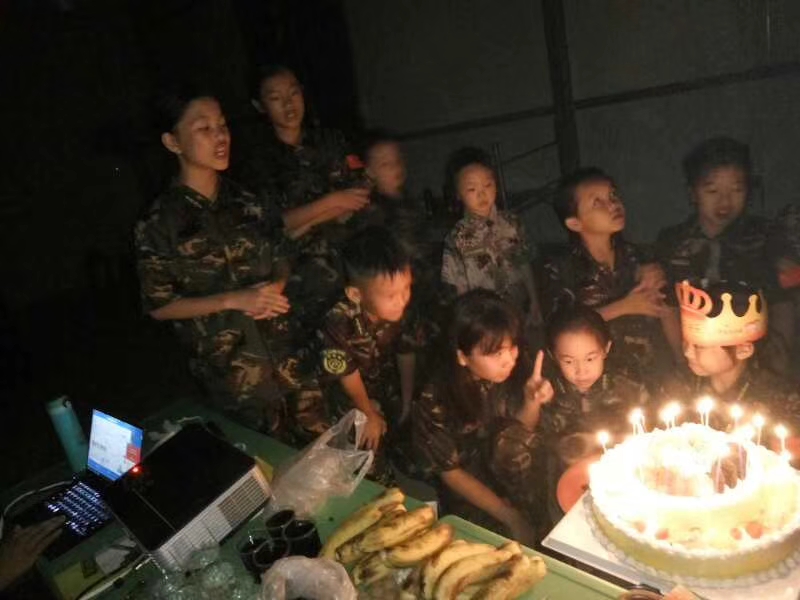 柳州冬令營 讓孩子在綠色的軍營中 柳州正欣冬令營，體驗(yàn)成長快樂