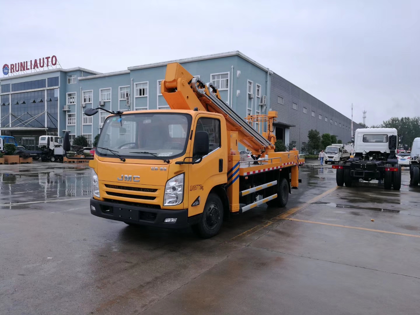 28米高空作業(yè)車圖片/28米高空作業(yè)車樣板圖 (4)