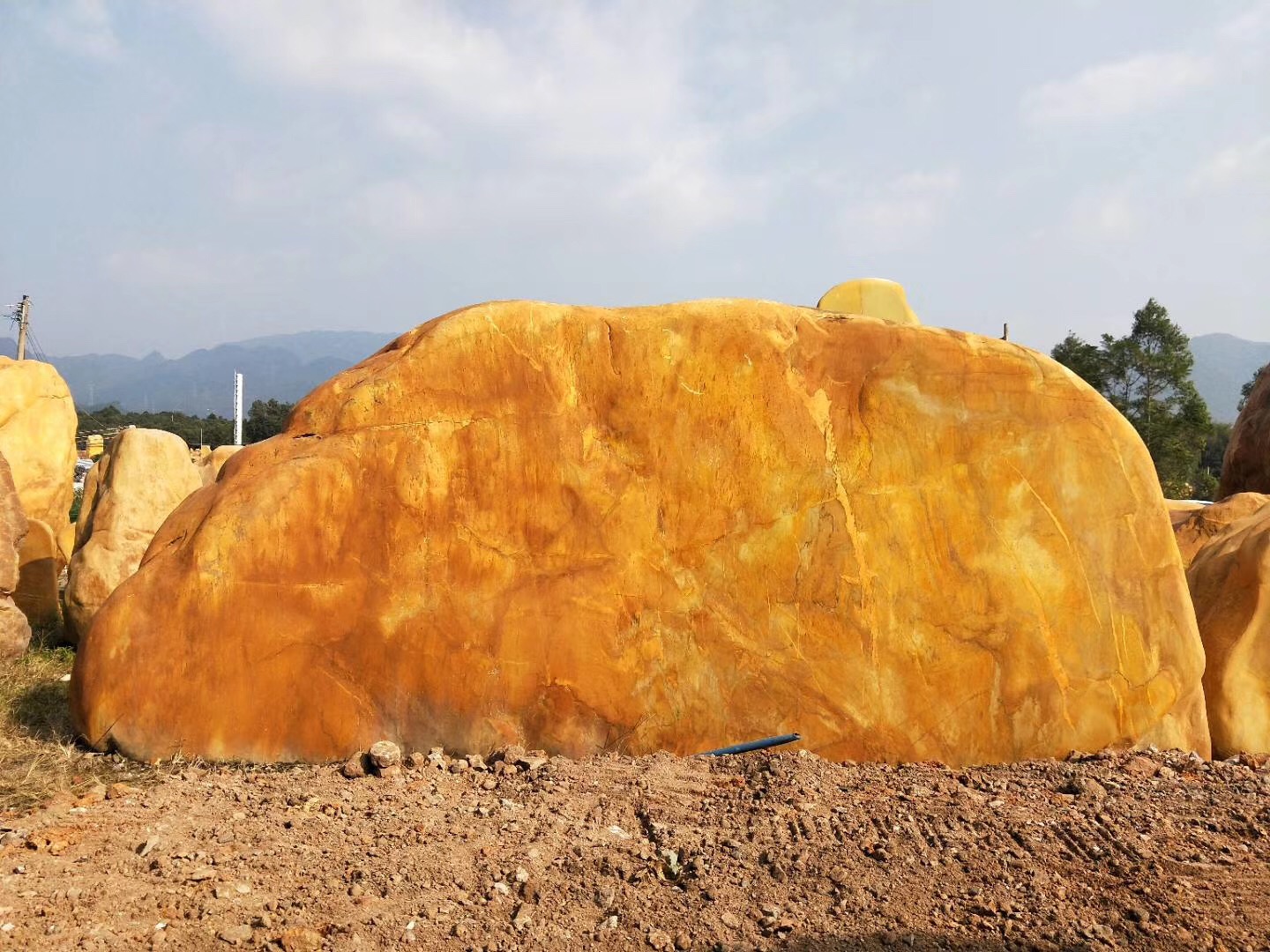 承接各類招牌石和大型景石工程