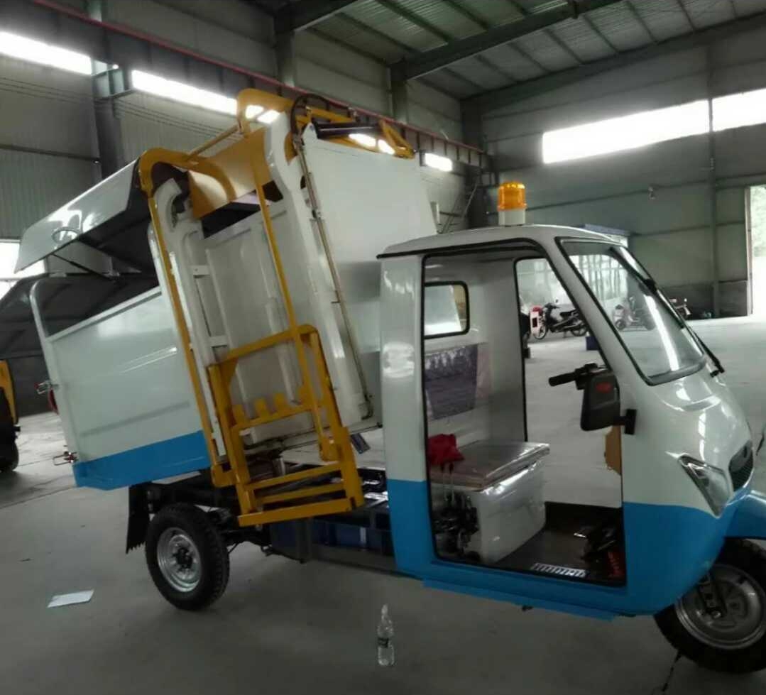 廠家專(zhuān)業(yè)生產(chǎn)銷(xiāo)售電動(dòng)翻桶式垃圾車(chē)免費(fèi)送貨上門(mén) 電動(dòng)垃圾車(chē)電動(dòng)三輪垃圾清運(yùn)車(chē)
