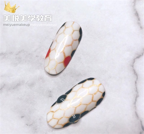 學(xué)2018年原創(chuàng)流行美甲寶格麗紋