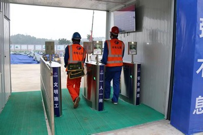 安全帽人臉閘機(jī)聯(lián)動系統(tǒng)圖片