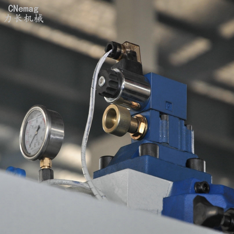 數(shù)控折彎?rùn)C(jī)圖片/數(shù)控折彎?rùn)C(jī)樣板圖 (4)