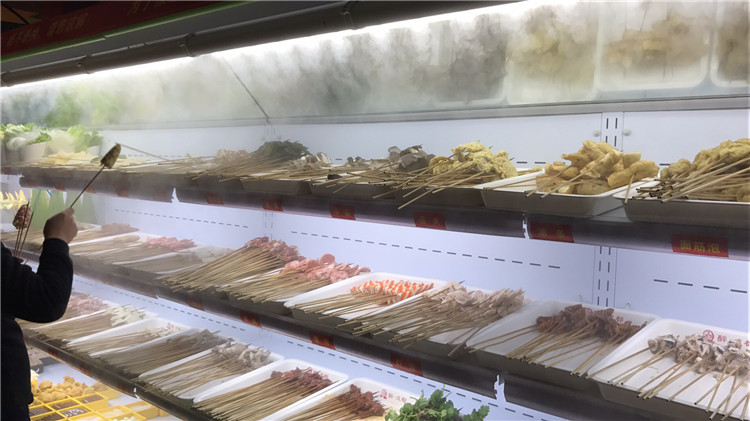 串串香展示柜多少錢一臺 帶噴霧風(fēng)幕柜 串串火鍋店自選菜保鮮柜