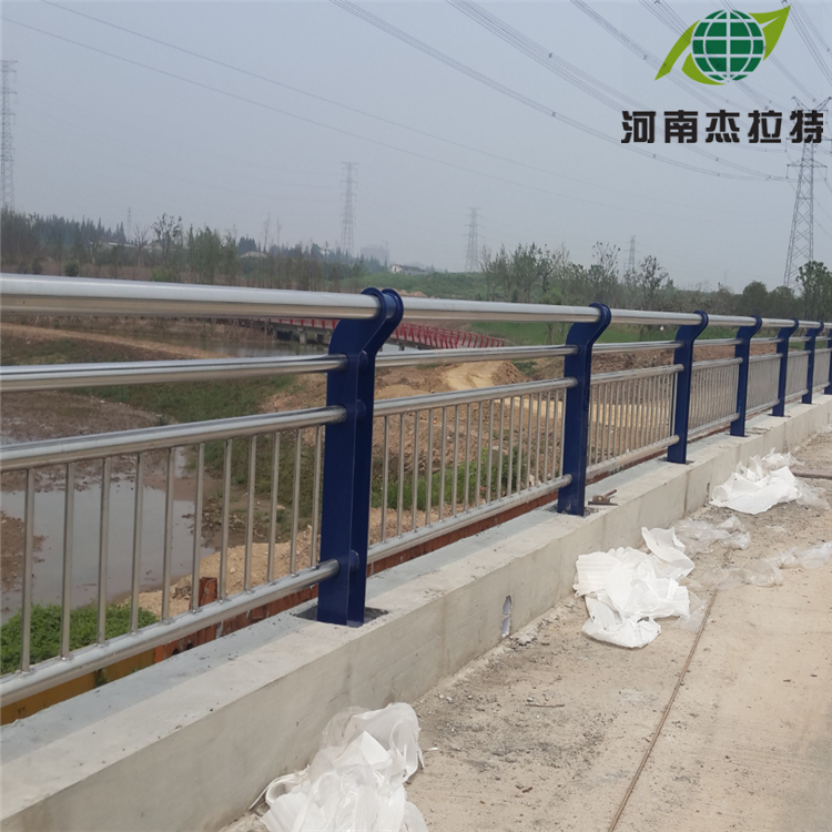 河南橋梁防撞護(hù)欄 不銹鋼復(fù)合管護(hù)欄廠家 公路護(hù)欄