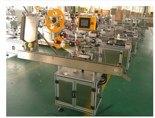 貼標(biāo)機(jī)，F(xiàn)RS-PWMA全自動(dòng)小圓瓶口服液瓶立式不干膠貼標(biāo)機(jī)，貼標(biāo)機(jī)生產(chǎn)廠家