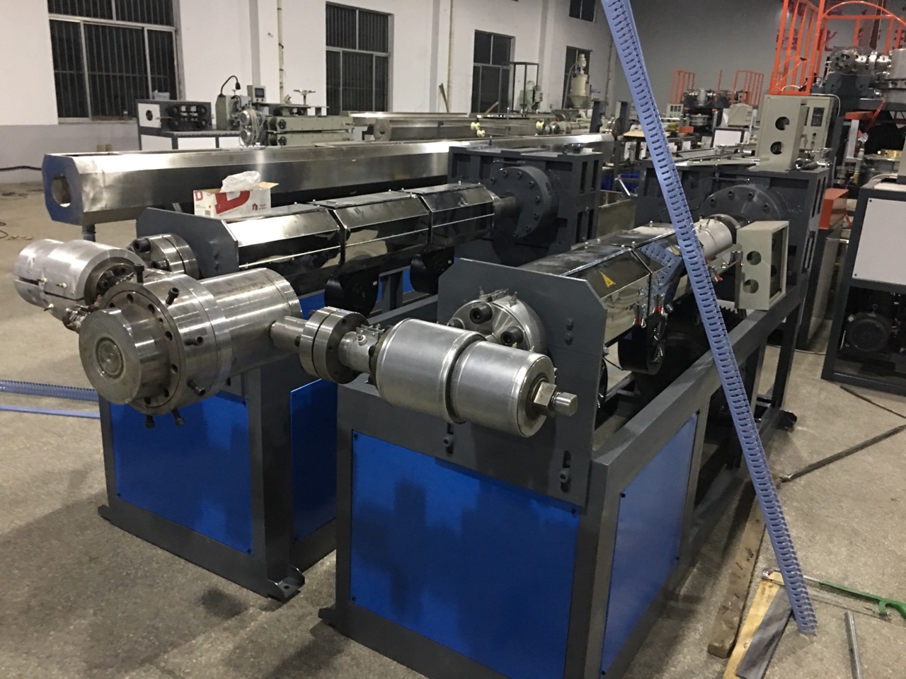 PE管生產(chǎn)線圖片/PE管生產(chǎn)線樣板圖 (2)