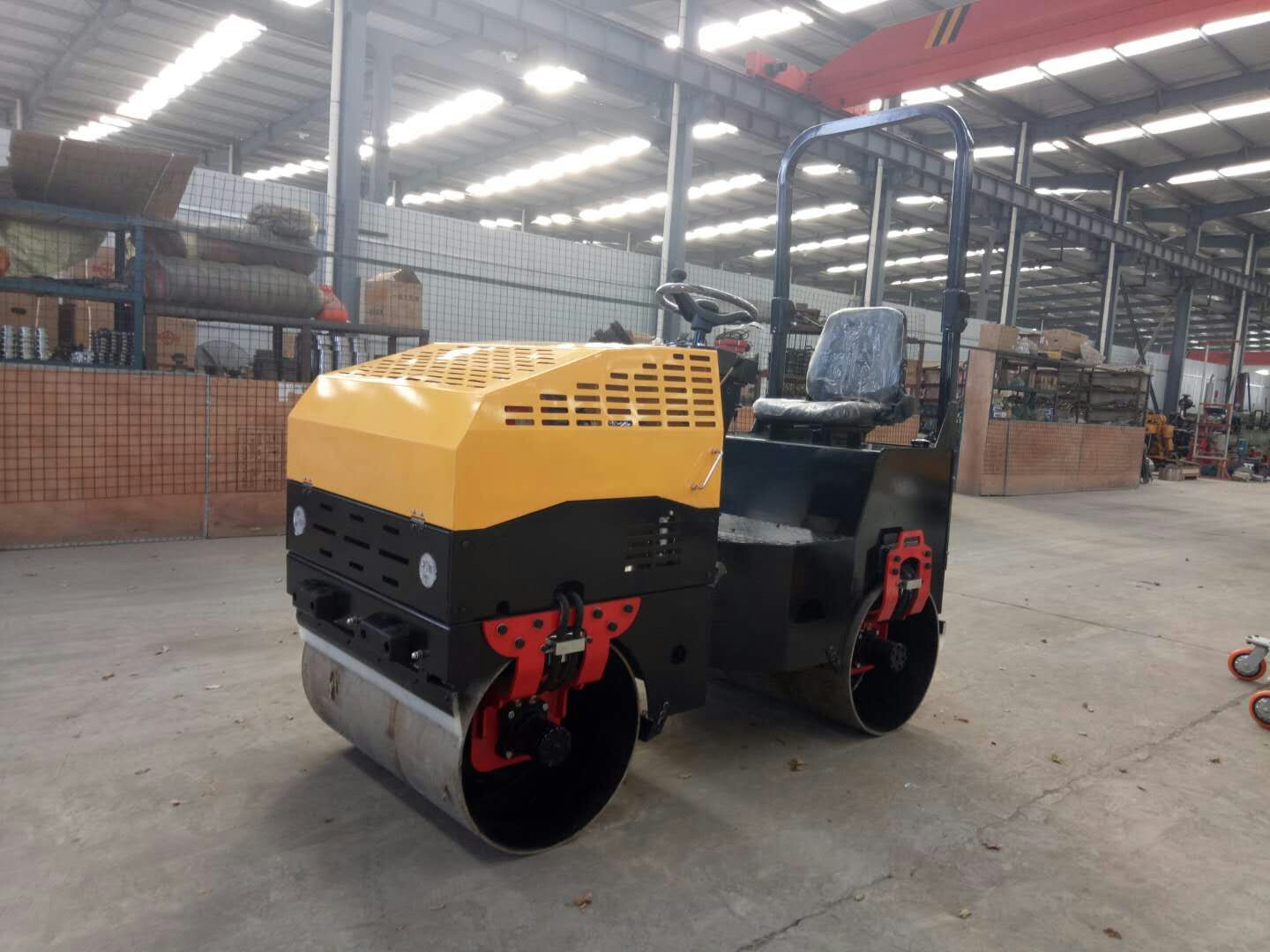全液壓座駕式微型前輪震動壓路機圖片/全液壓座駕式微型前輪震動壓路機樣板圖 (3)