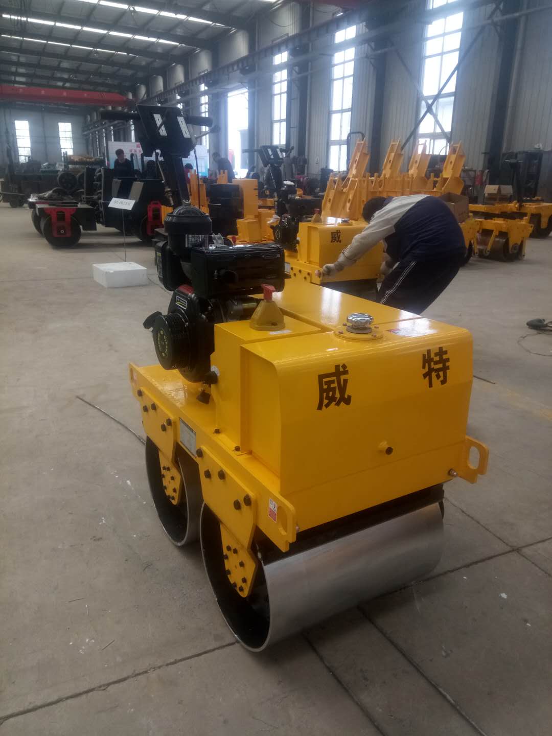 雙輪壓路機(jī) 路面土層小型手扶式圖片/雙輪壓路機(jī) 路面土層小型手扶式樣板圖 (2)
