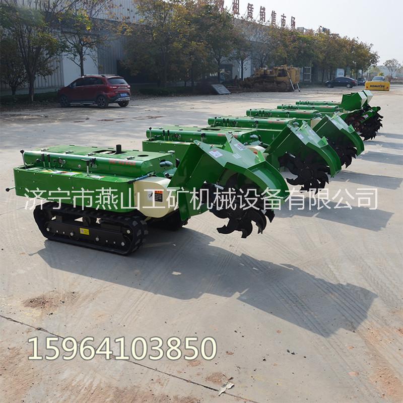 新款果園開溝施肥機(jī)小型履帶式微耕機(jī)自走式田園管理機(jī)廠家履帶式多功能田園管理一體機(jī)