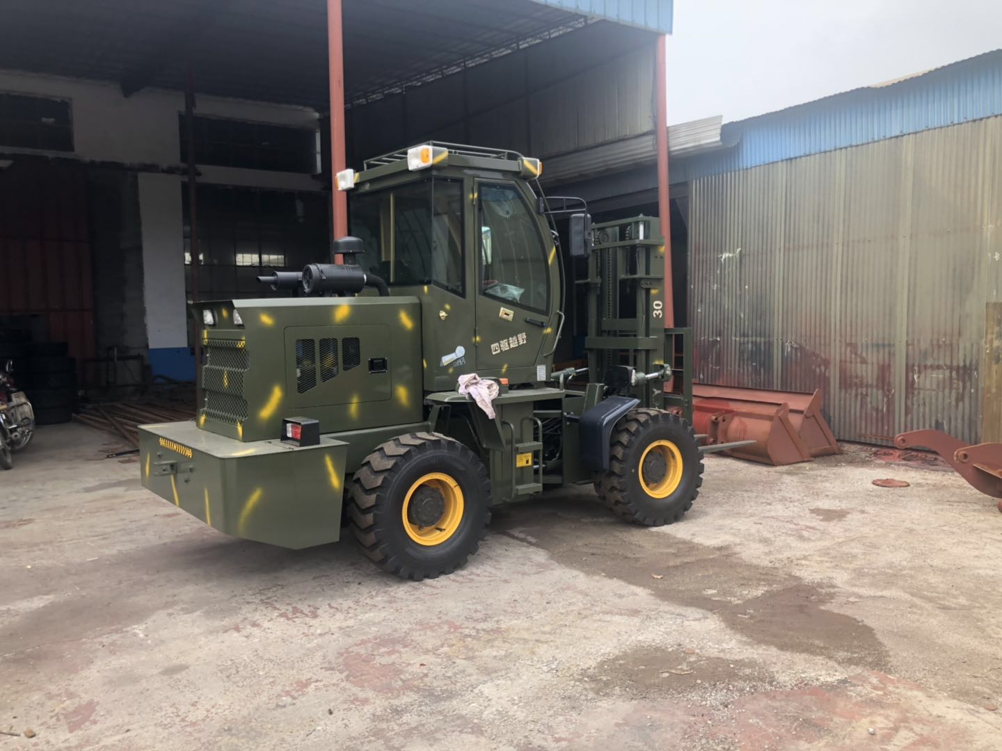 山東越野叉車生產(chǎn)廠家3噸四驅(qū)越野圖片/山東越野叉車生產(chǎn)廠家3噸四驅(qū)越野樣板圖 (4)