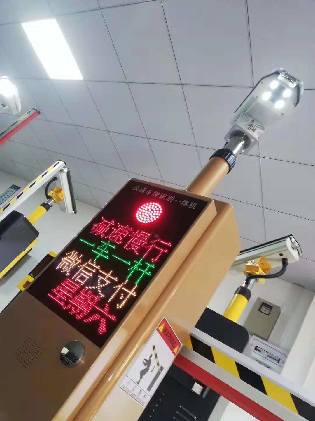 南昌無人值守車牌識別一體機(jī)圖片