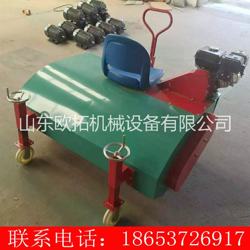 廠家現(xiàn)貨供應(yīng)刷草機 5.5HP座駕式梳草機 人工草坪刷草機
