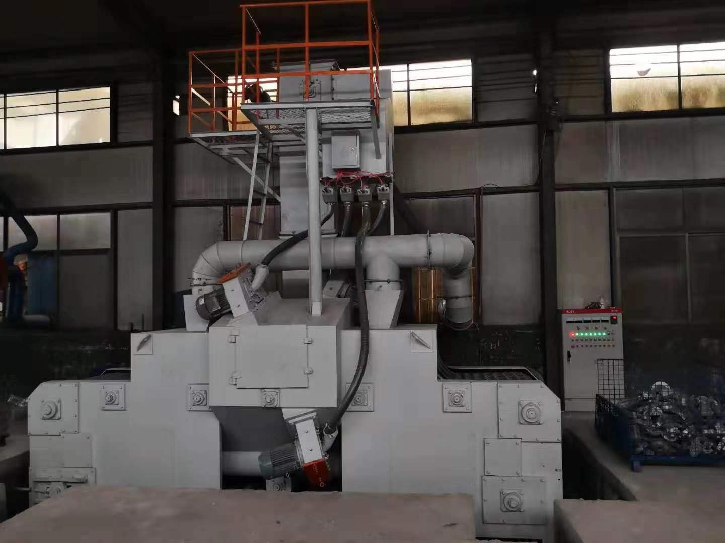 網(wǎng)帶拋丸機(jī)圖片