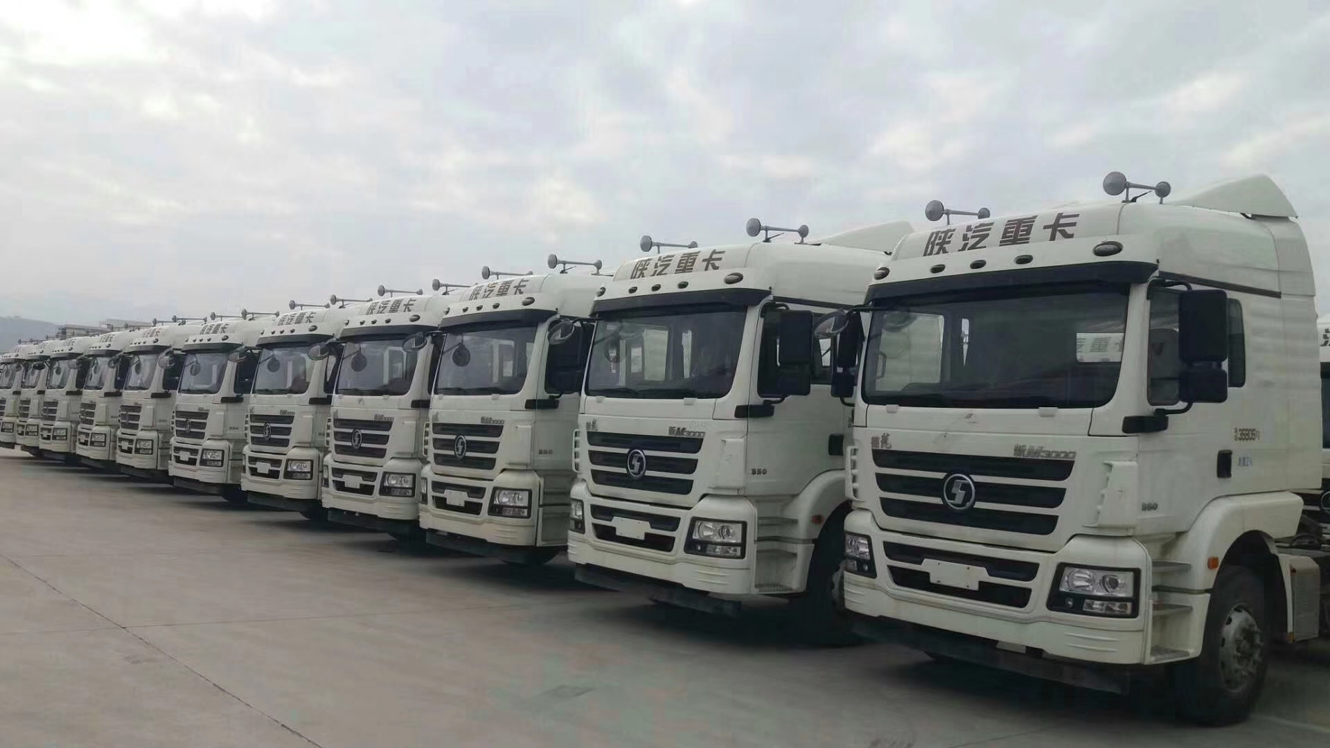 出售二手德龍單驅(qū)半掛牽引車18年國(guó)五