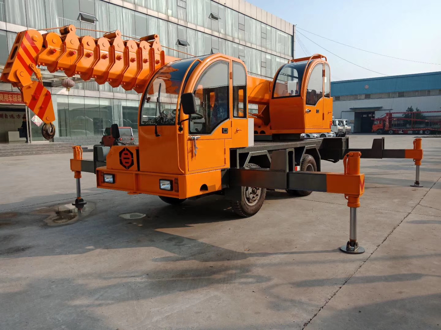 8噸汽車吊圖片/8噸汽車吊樣板圖 (1)