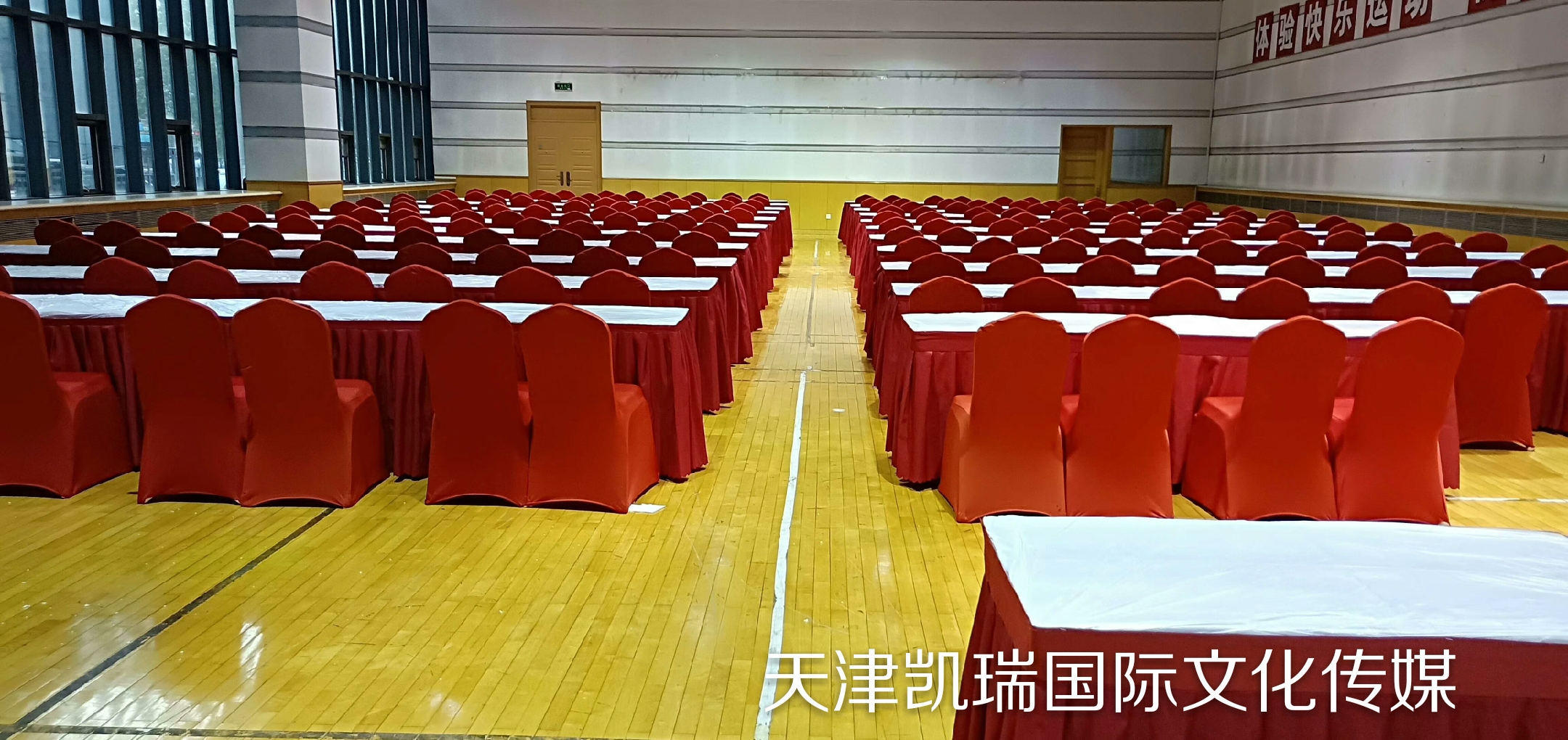 天津宴会椅租赁舞台背景板搭建 天津宴会椅租赁灯光音响租赁图片