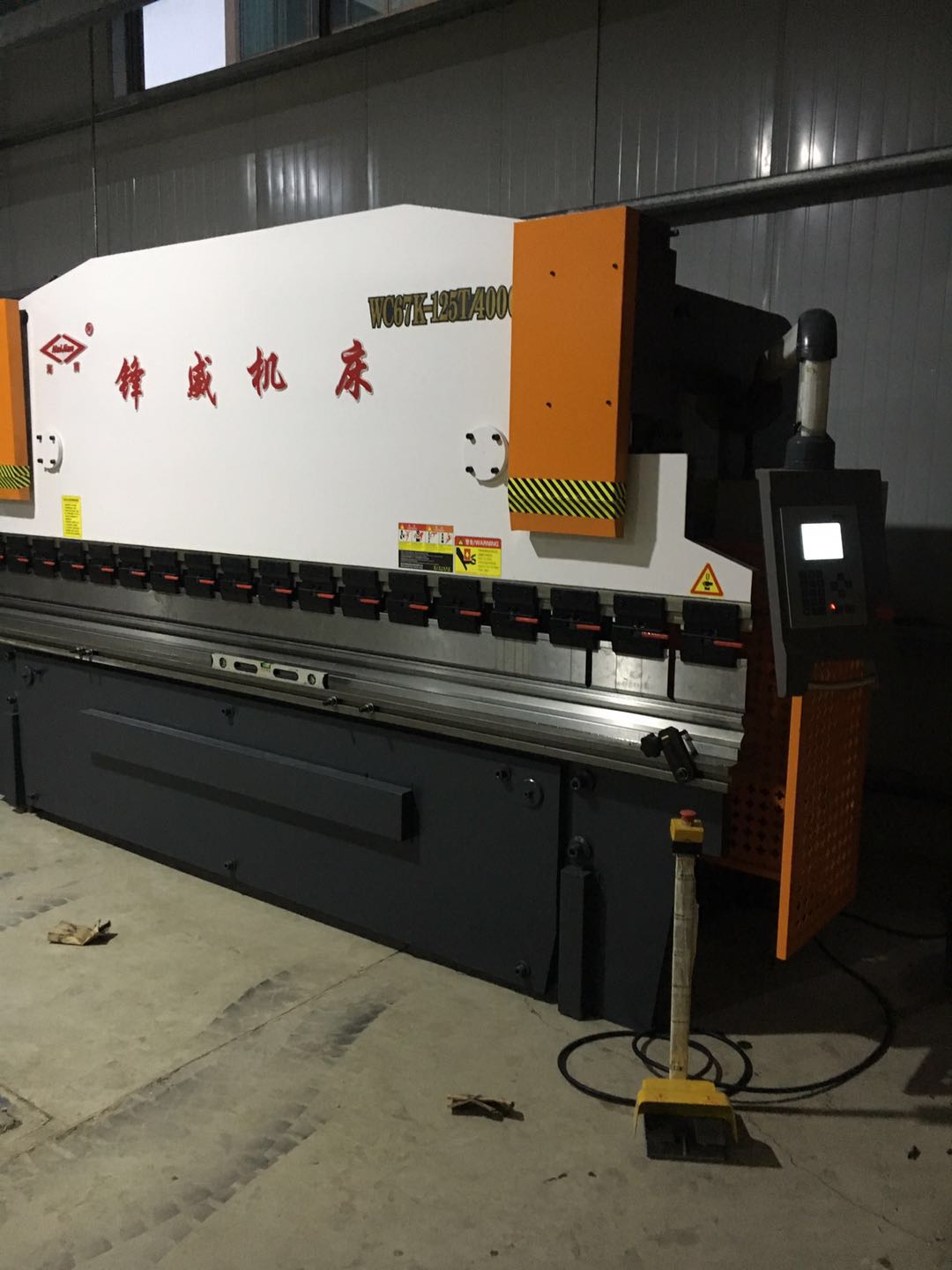 液壓板料折彎?rùn)C(jī)圖片/液壓板料折彎?rùn)C(jī)樣板圖 (2)