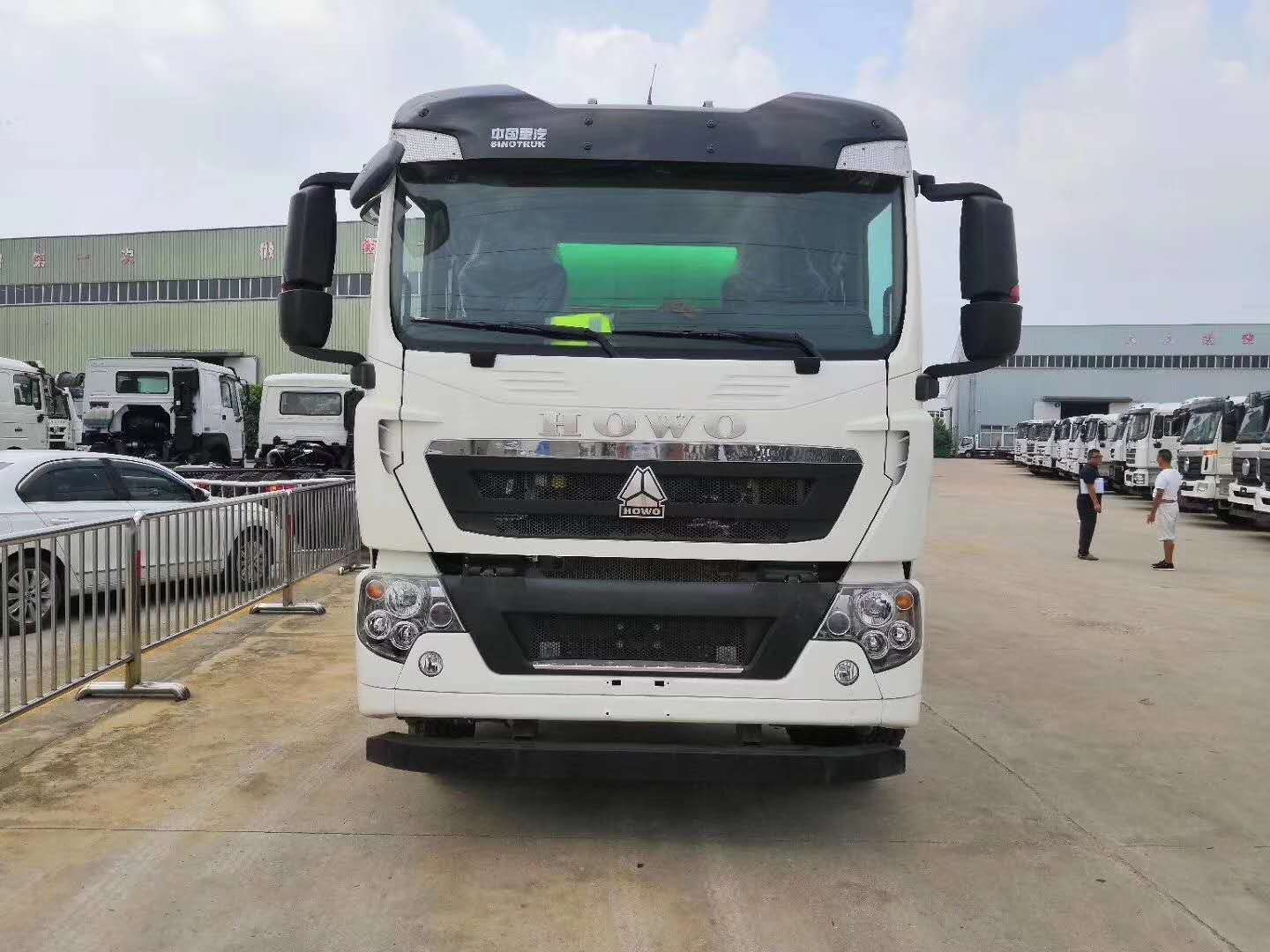 重汽豪沃T5G12方輕量化攪拌車圖片