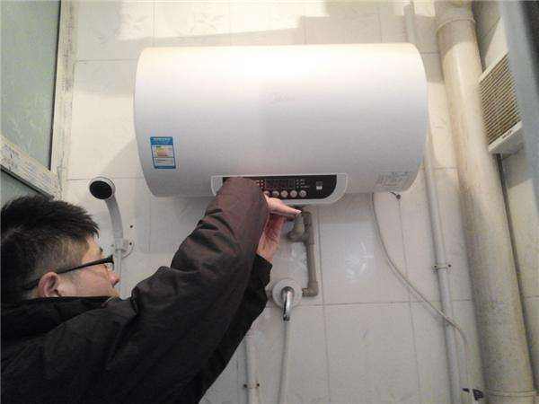 常熟熱水器太陽(yáng)能空調(diào)維修圖片