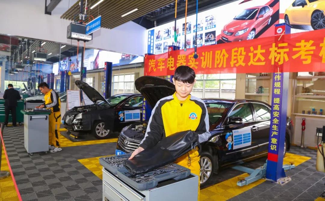 學(xué)汽車美容創(chuàng)業(yè)僅需4個月圖片