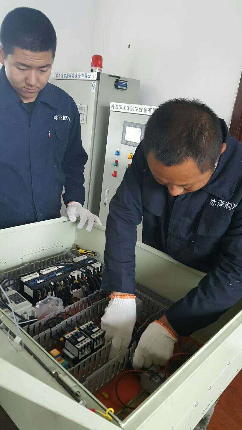 娛樂性滑冰場工程  溜冰場建設(shè)圖片/娛樂性滑冰場工程  溜冰場建設(shè)樣板圖 (2)