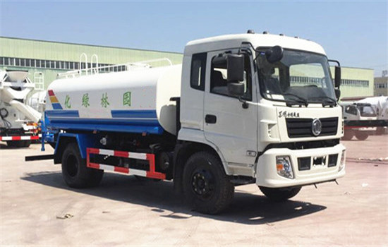 12方東風(fēng)專底灑水車圖片
