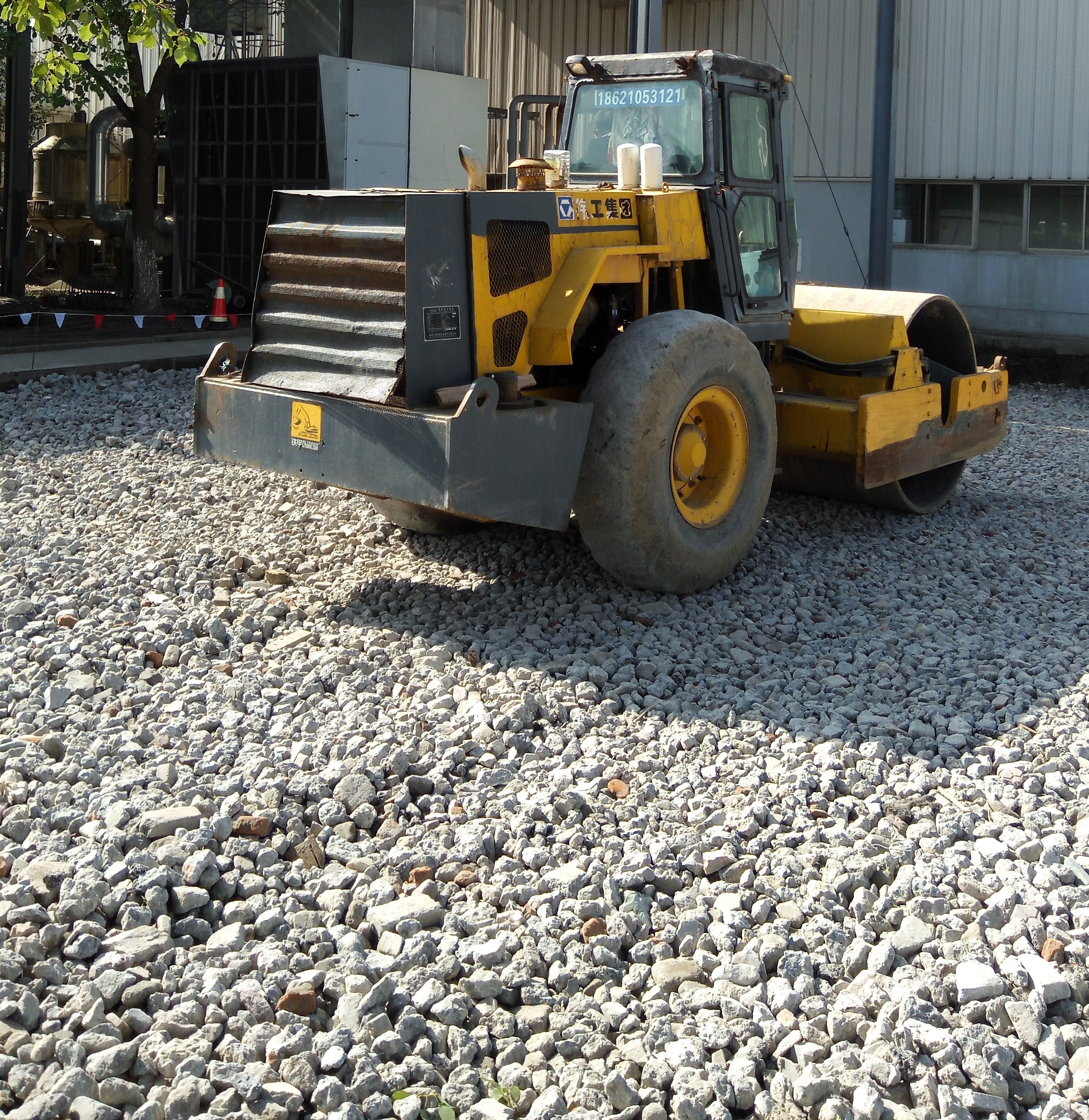 三一液壓壓路機(jī)圖片