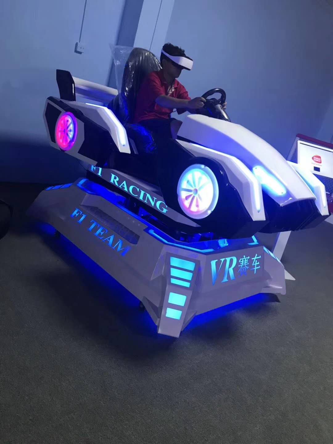 加盟vr游戲大概多少錢？行業(yè)*vr設備*工廠*vr游戲體驗館設備vr賽車