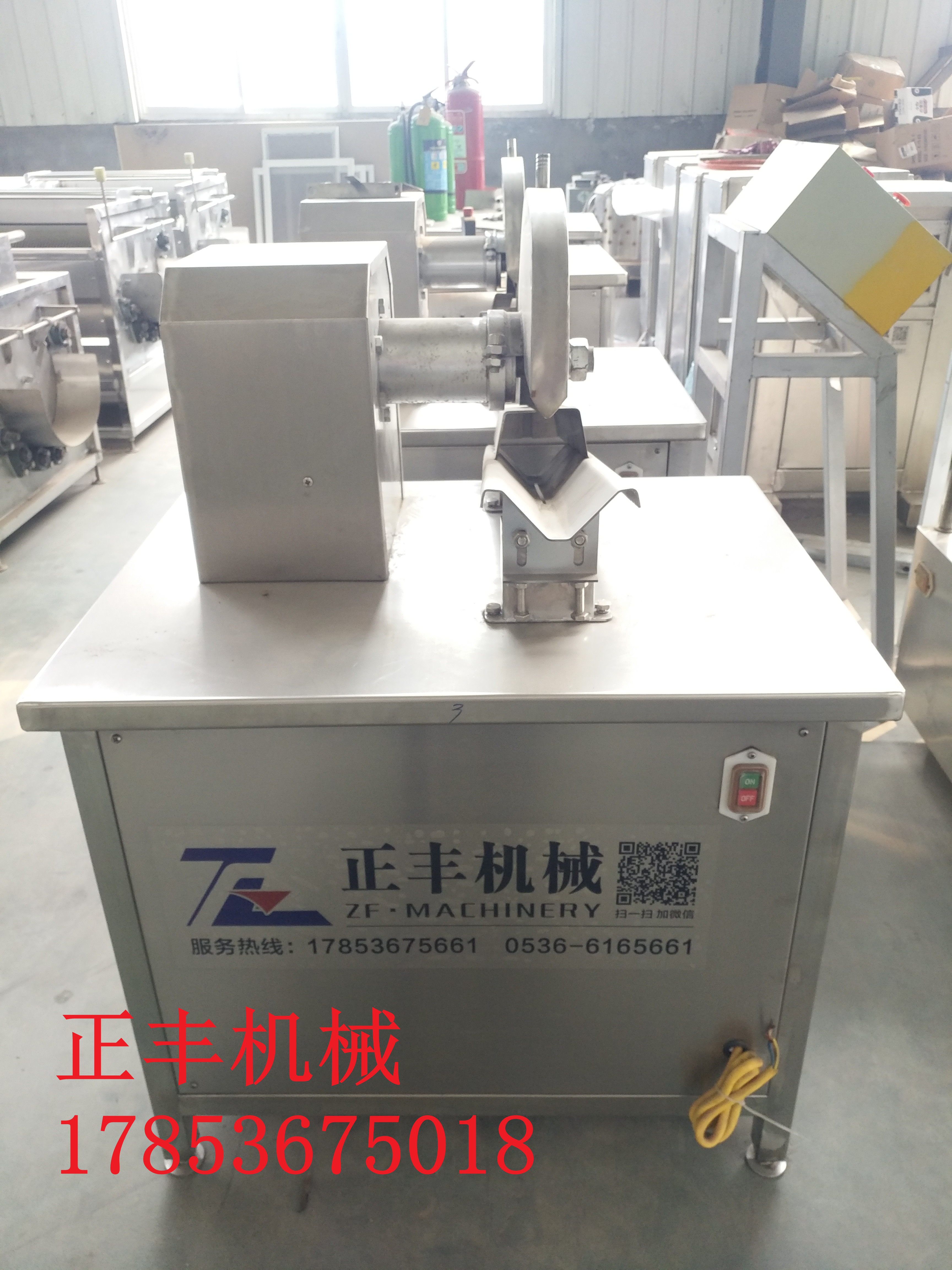 全自動(dòng)豬蹄劈半機(jī) 豬蹄分半機(jī) 豬蹄破半機(jī) 豬蹄切割機(jī)