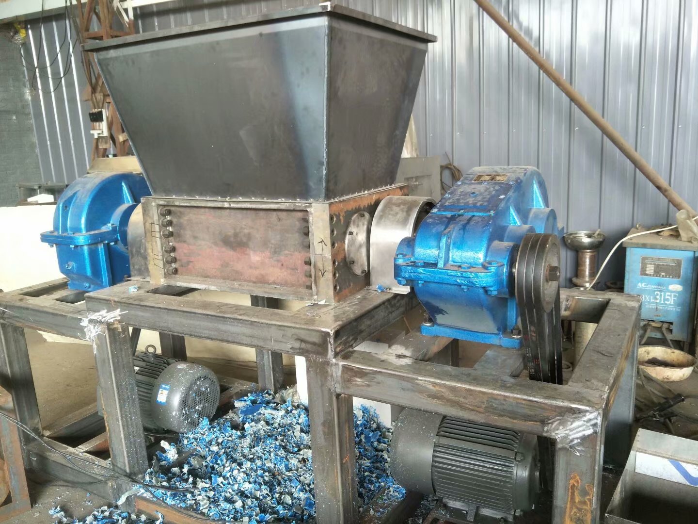 雙軸撕碎機(jī)圖片/雙軸撕碎機(jī)樣板圖 (2)