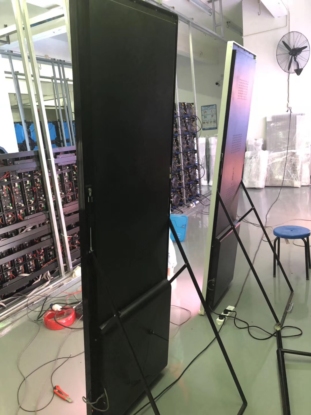 青島鏡面屏制作，海報(bào)屏制作安裝圖片/青島鏡面屏制作，海報(bào)屏制作安裝樣板圖 (3)