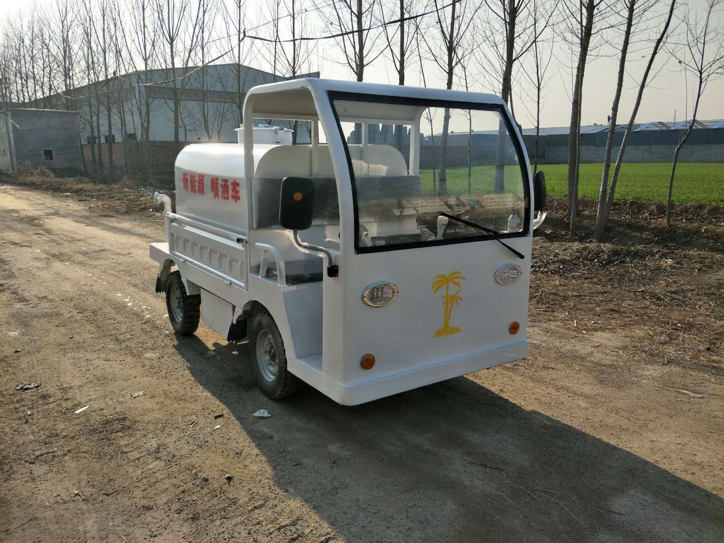 新能源電動(dòng)四輪灑水車(chē)圖片