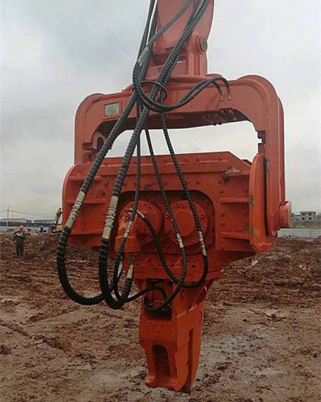 挖掘機(jī)打樁錘圖片