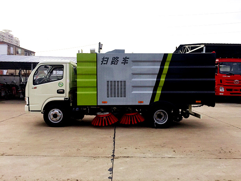 東風(fēng)小型掃路車廠家價(jià)格圖片/東風(fēng)小型掃路車廠家價(jià)格樣板圖 (2)