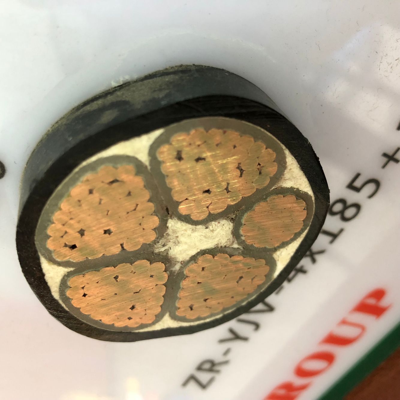 深纜廠家供應(yīng)#阻燃絕緣電纜 深纜ZR-YJV4*185+95