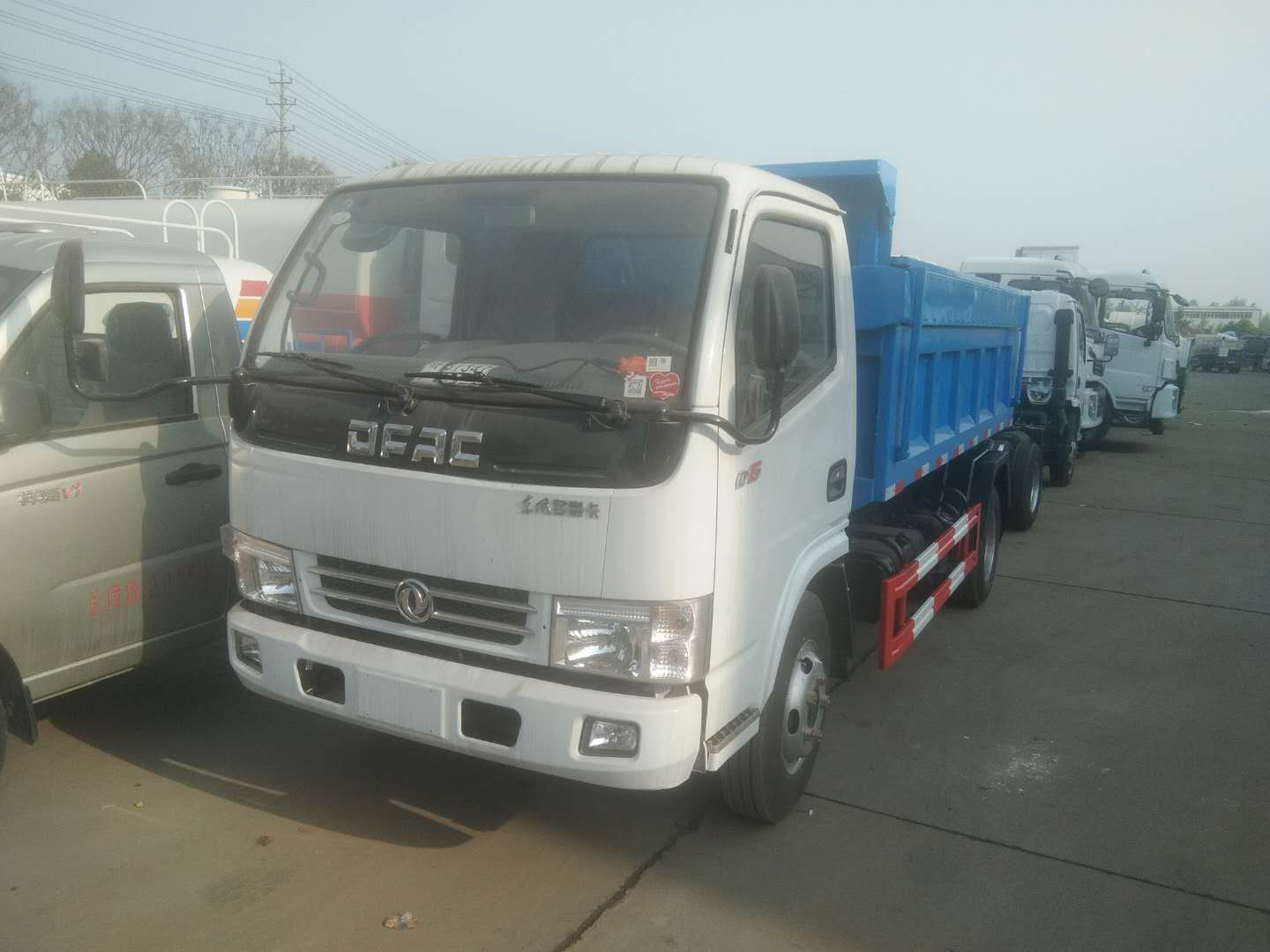 自卸式垃圾車圖片