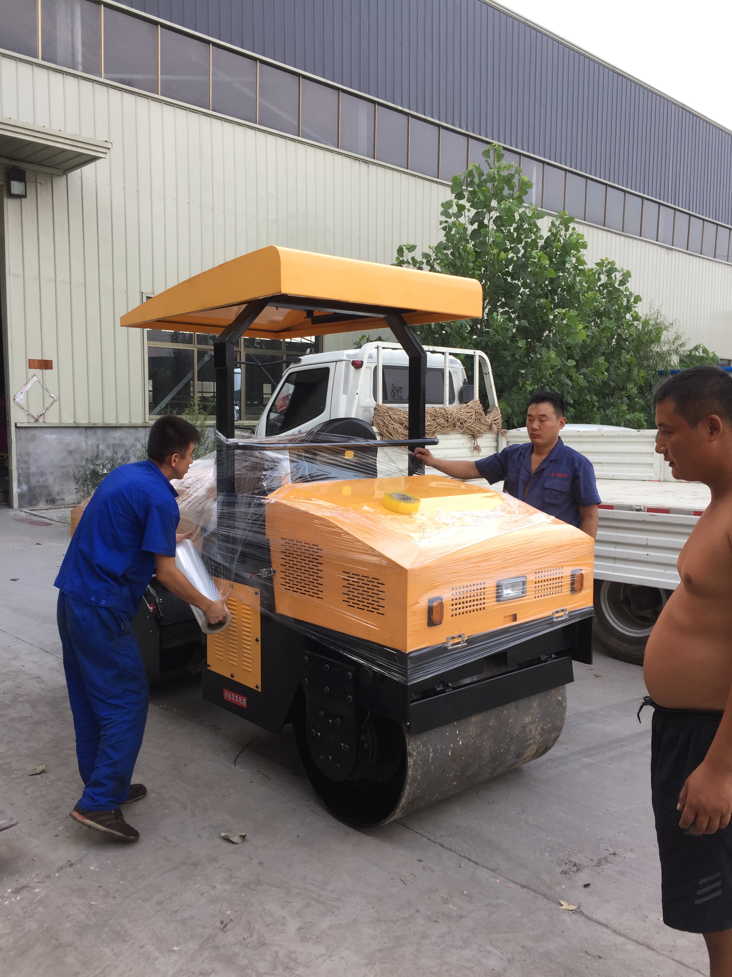 三噸壓路機圖片