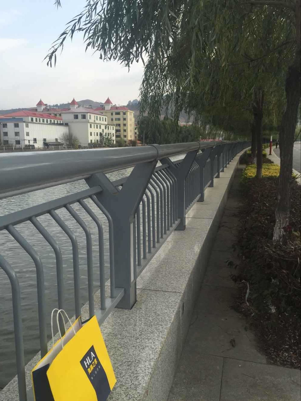 生產(chǎn)定制防撞護欄 道路防撞護欄 橋梁防撞護欄    防撞橋梁護欄