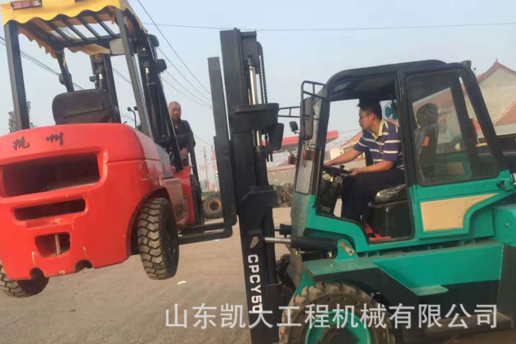 建筑工地用四驅(qū)越野叉車 坡地行走圖片/建筑工地用四驅(qū)越野叉車 坡地行走樣板圖 (3)