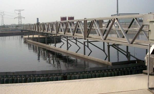 周邊傳動(dòng)刮吸泥機(jī)設(shè)備圖片