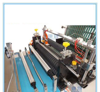 微電腦控制熱封熱切制袋機(jī)  熱封熱切制袋機(jī)