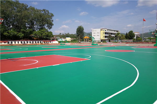 海南五指山東方新國(guó)標(biāo)硅PU籃球場(chǎng)圖片