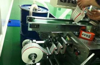 敷料貼專用包裝機(jī)圖片