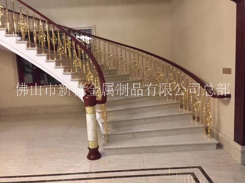 黑龍江別墅銅藝樓梯扶手鋁藝欄桿安裝事例