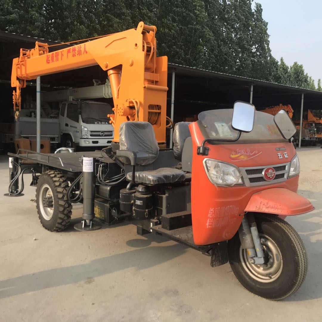 三輪隨車(chē)吊圖片
