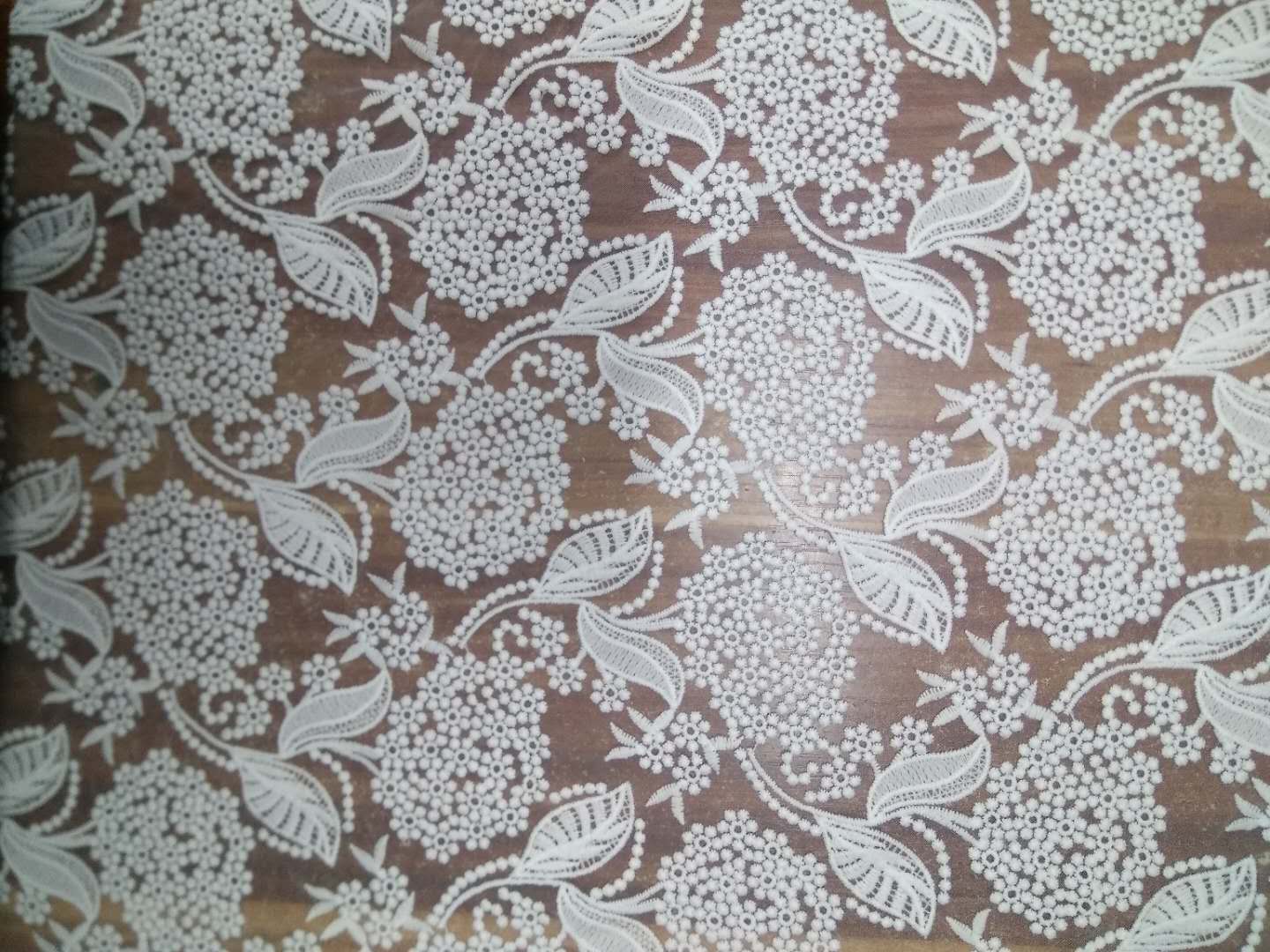 歐根紗牛奶絲網(wǎng)布繡花花邊面料圖片/歐根紗牛奶絲網(wǎng)布繡花花邊面料樣板圖 (2)